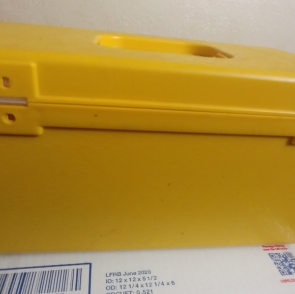 Vintage Harvest Yellow Thread Case/Spools - Picture 9 of 16